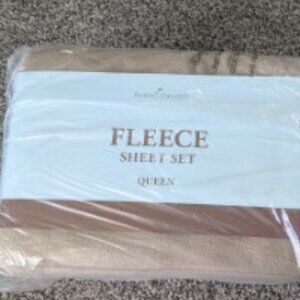Home Classics fleece sheet set - Quen size - NWT